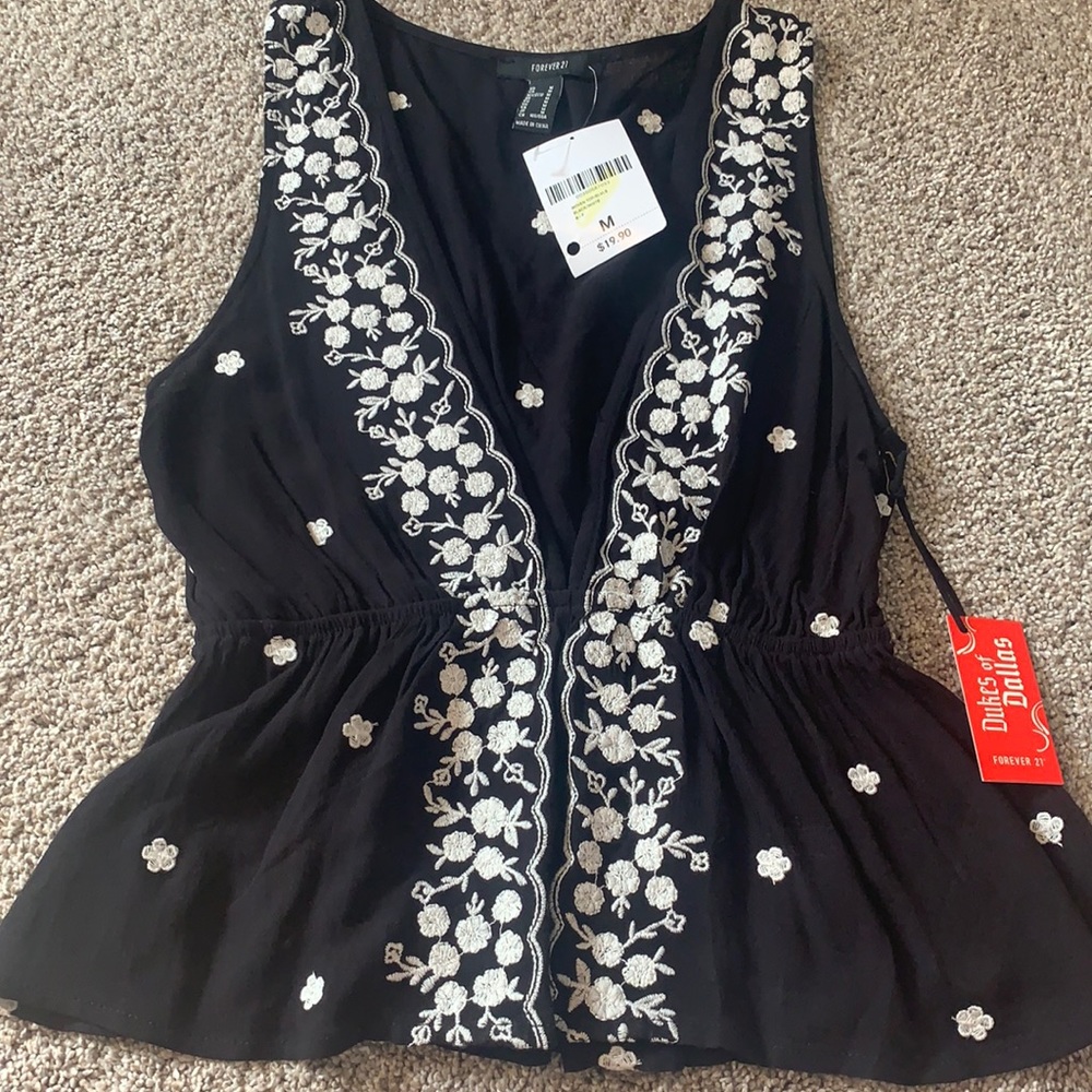 cute black and white flower top